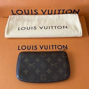 Louis Vuitton monogram wallet/ passport holder